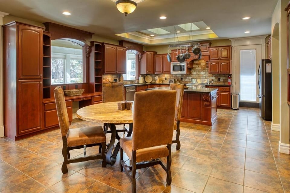 Kitchen or kitchenette, Seating area, Dining area, dishwasher, oven, stove