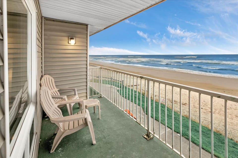Family Suite - Sleeps Six - Ocean View & Beach Access - Pool & Hot Tub House in Lincoln City