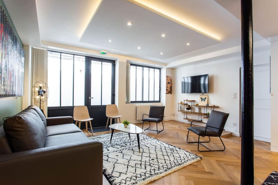 Communal lounge/ TV room, Facade/entrance, TV and multimedia, Living room, Seating area