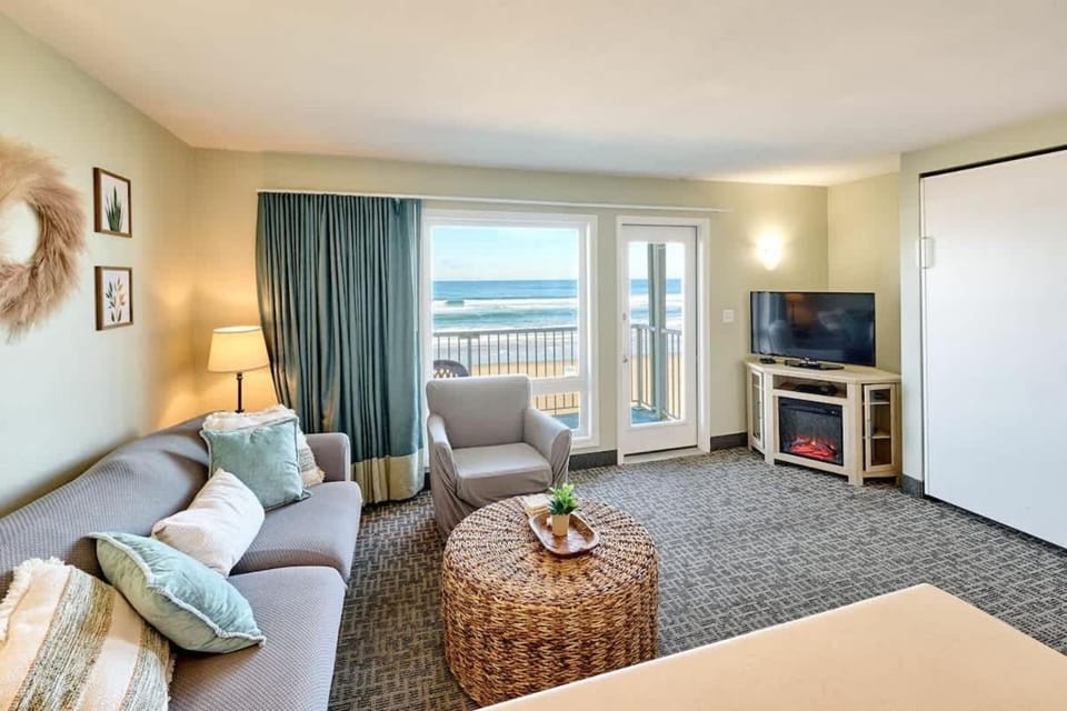 Ocean View Suite - Beach And Pool Access House in Lincoln City