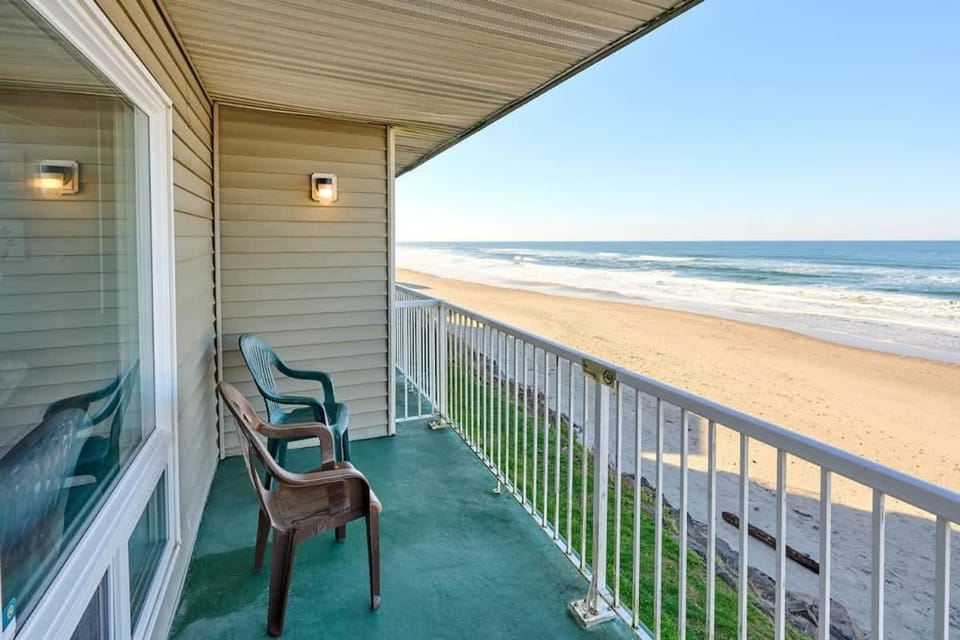 Ocean View Suite - Beach And Pool Access House in Lincoln City