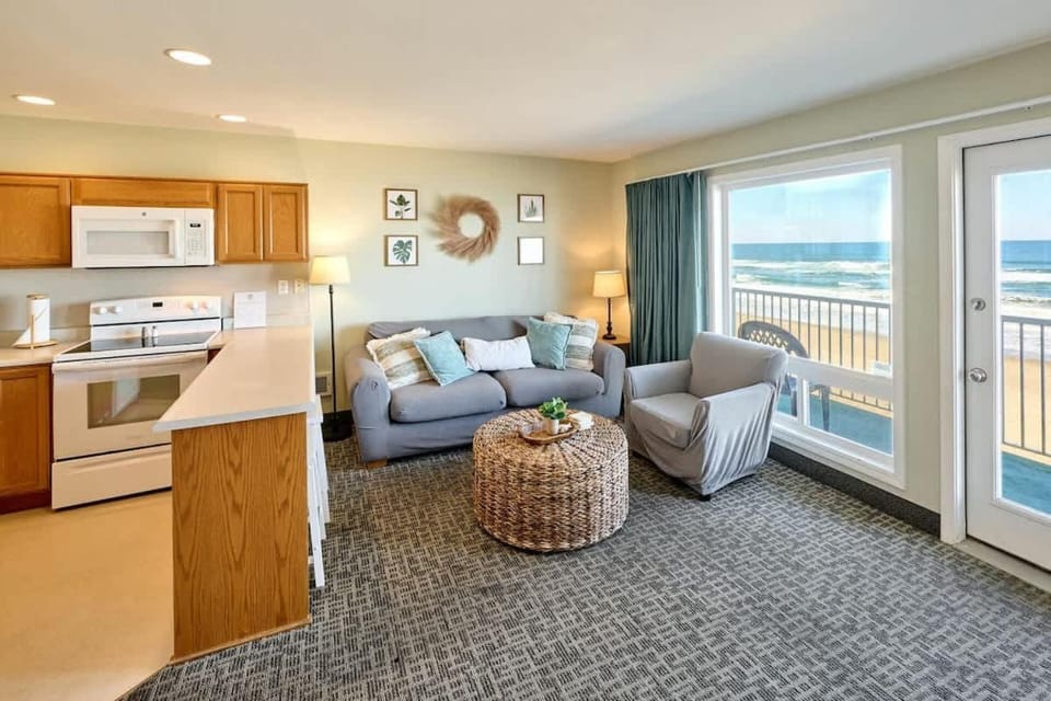 Ocean View Suite - Beach And Pool Access House in Lincoln City