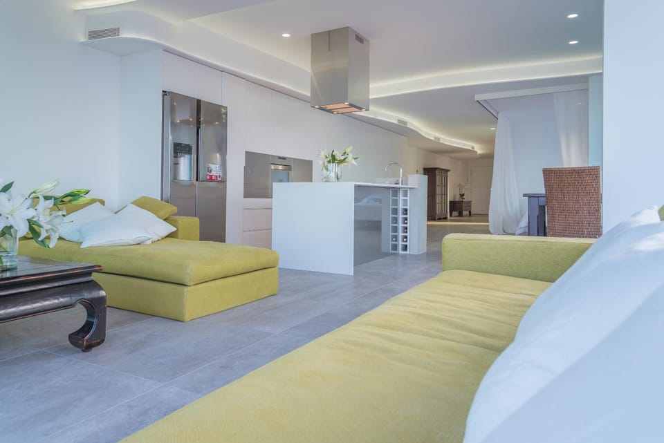 Kitchen or kitchenette, Living room