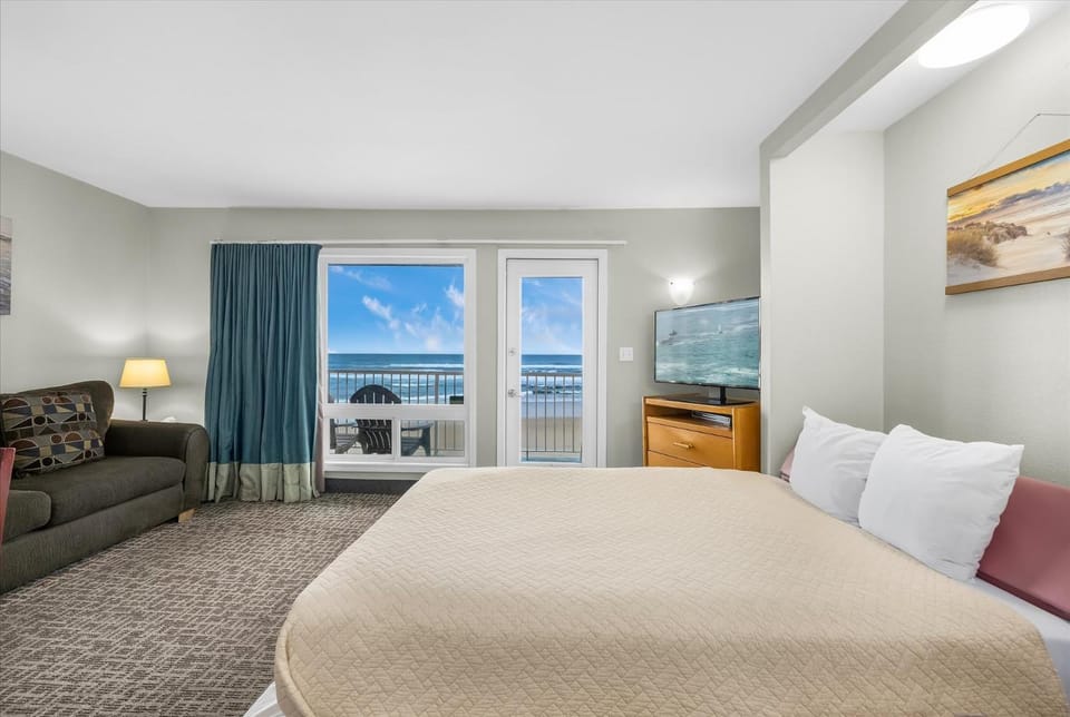 Oceanfront Suite - Heated Indoor Pool - Beach Access House in Lincoln City