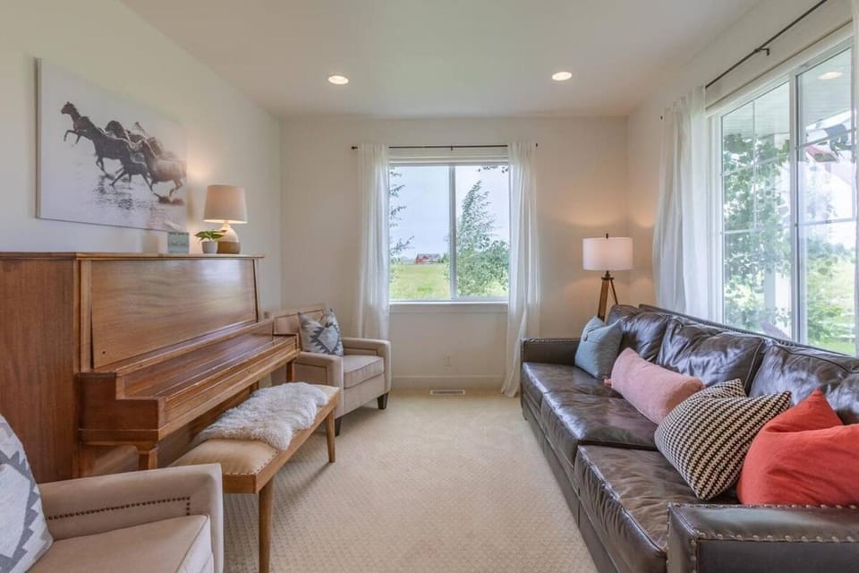 Living room, Seating area