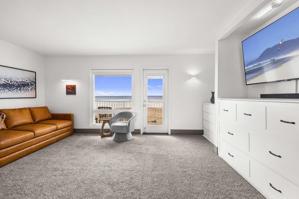 Top Floor Corner King Suite - Stunning Ocean and River Views House in Lincoln City