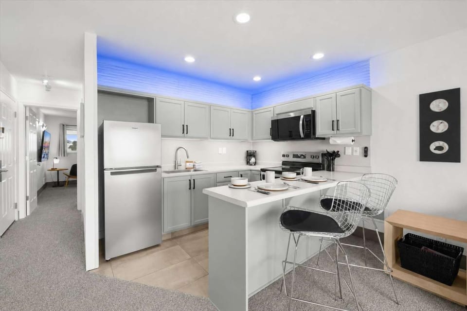 Top Floor Corner King Suite - Stunning Ocean and River Views House in Lincoln City