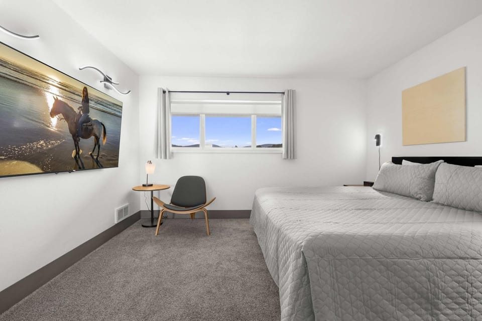 Top Floor Corner King Suite - Stunning Ocean and River Views House in Lincoln City
