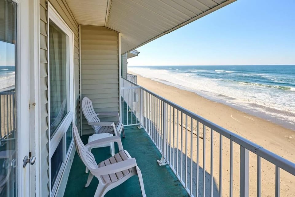 Deluxe Ocean View Family Suite - Sleeps Six - Heated Pool & Hot Tub House in Lincoln City