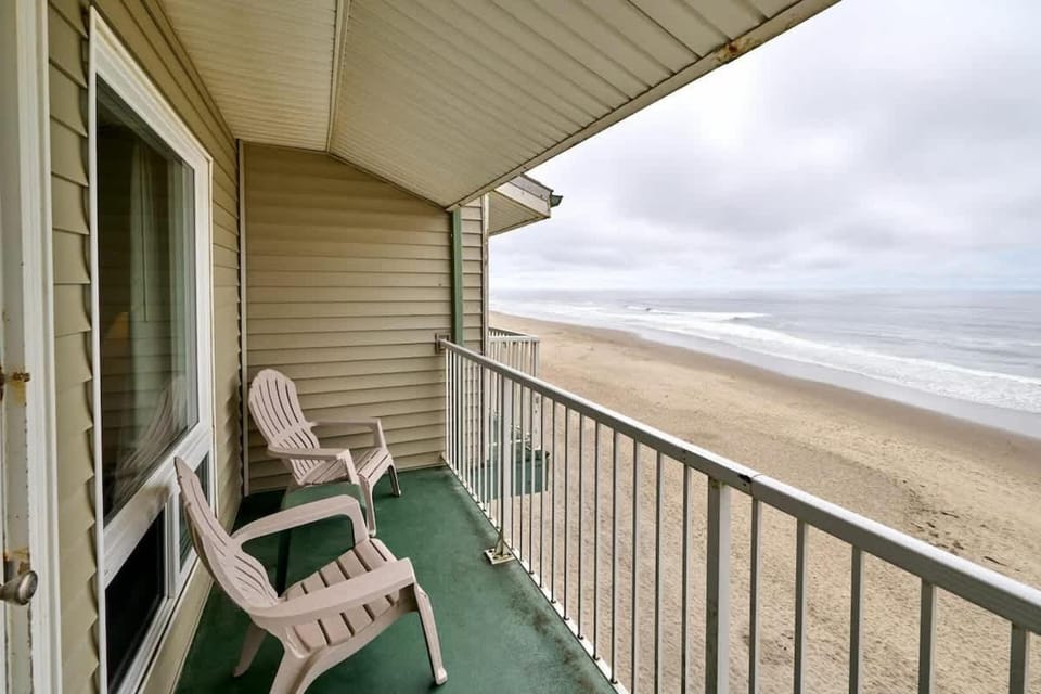 Top-Floor Deluxe Suite With Ocean View - Sleeps Six House in Lincoln City