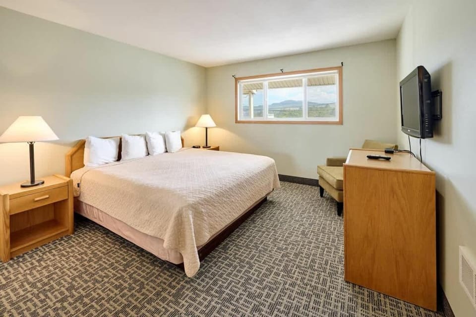 Oceanfront Family Suite With Beautiful Views - Full Kitchen - Pool & Hot Tub House in Lincoln City