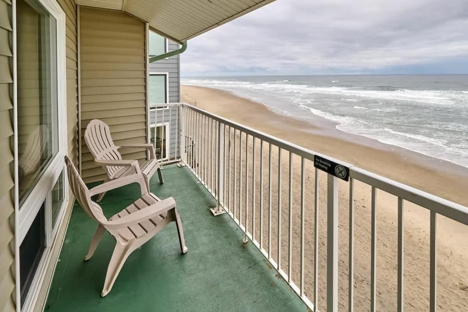 Stunning Top Floor Corner Suite for 6 Beautiful Ocean Views & Easy Beach Access House in Lincoln City