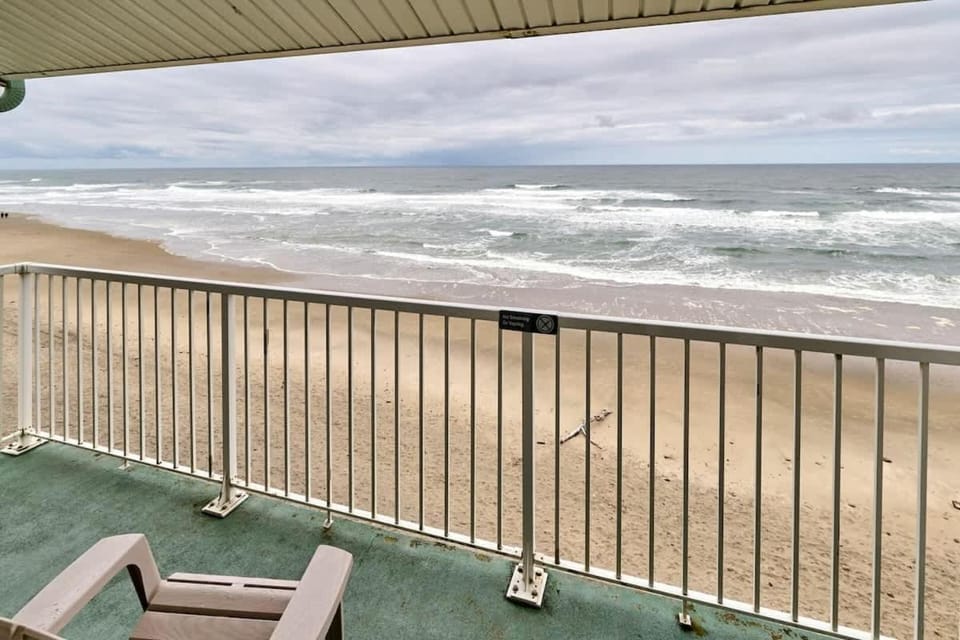 Stunning Top Floor Corner Suite for 6 Beautiful Ocean Views & Easy Beach Access House in Lincoln City