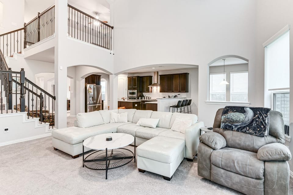 Grand Family Home with Patio and Fenced Yard in Arcola House in Pearland