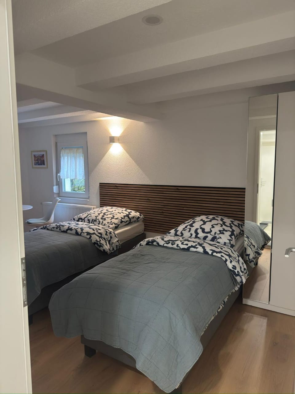 Traumhaft modernes Zimmer mit Doppelbett,,,,Gemeinschaftsbad und WC in 78554 Aldingen Apartment in Baden-Württemberg
