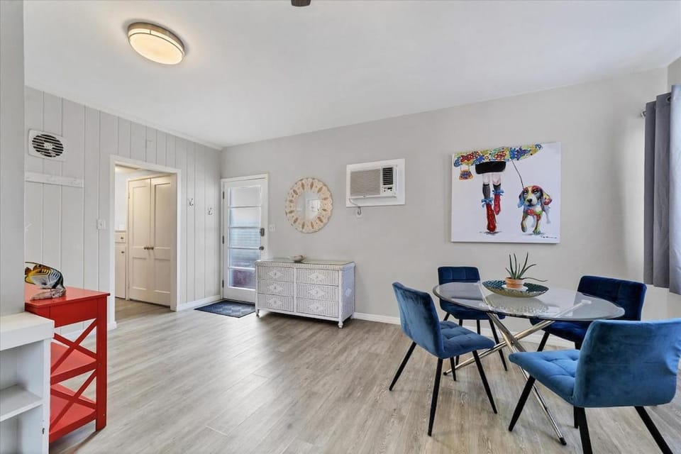 Daisy Apartment Southside Village Apartment in Sarasota