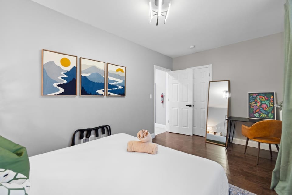 Bed, Photo of the whole room, Bedroom, wardrobe
