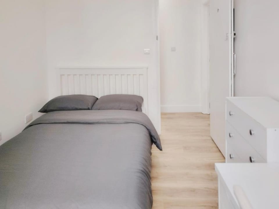 Three bedroom flat by Mornington Crescent Apartment in London Borough of Islington