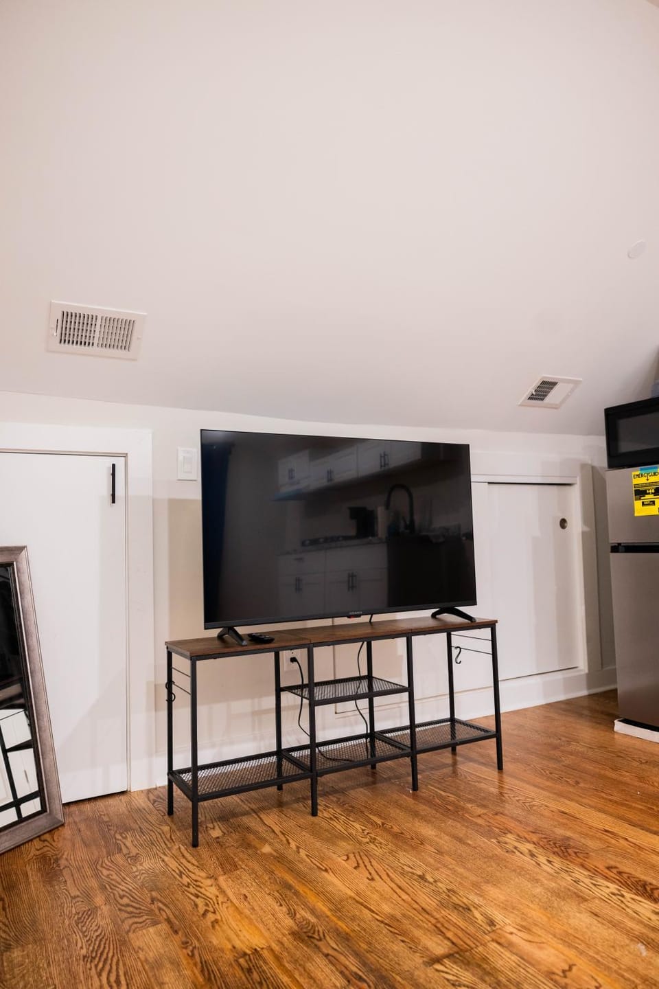 Joynest Loft - Private Entry & Bath Apartment in Hillside