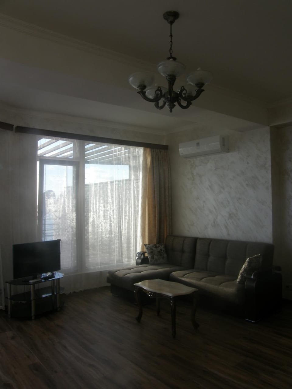 Living room, Photo of the whole room