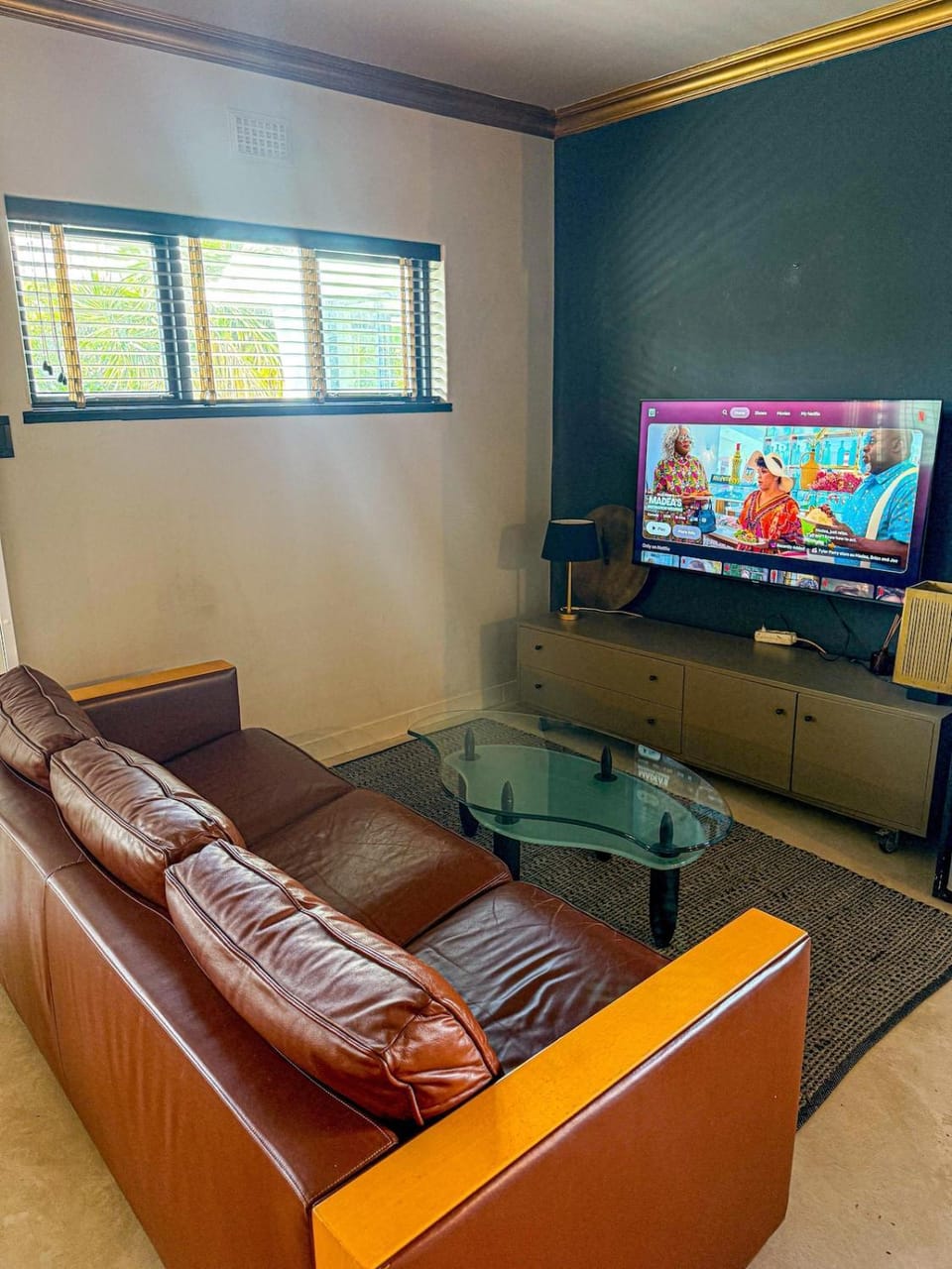 Charming quirky gold accents studio in sea point Apartment in Sea Point