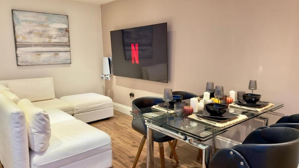 2 Bedroom Apartment near Buckingham Palace Apartment in City of Westminster