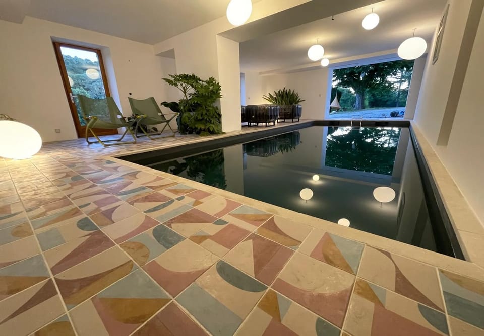 Swimming pool, Swimming pool