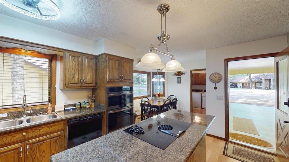 Lakeside Bliss Golf, Lakefront, Deck, Pets OK House in Garland County