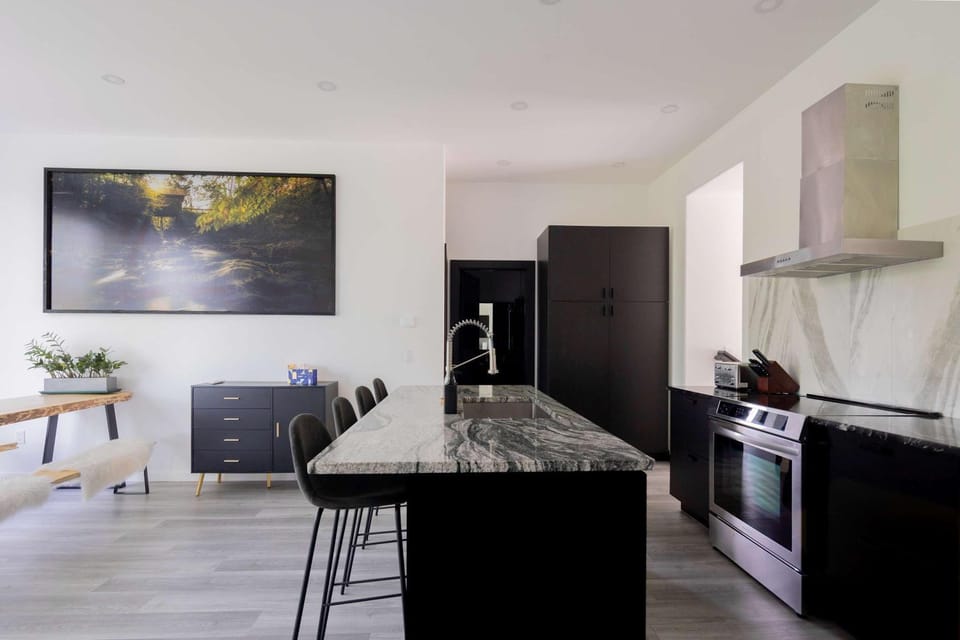 Luxe 4BR with Infrared Saun, Near Slopes and Downtown House in Stowe