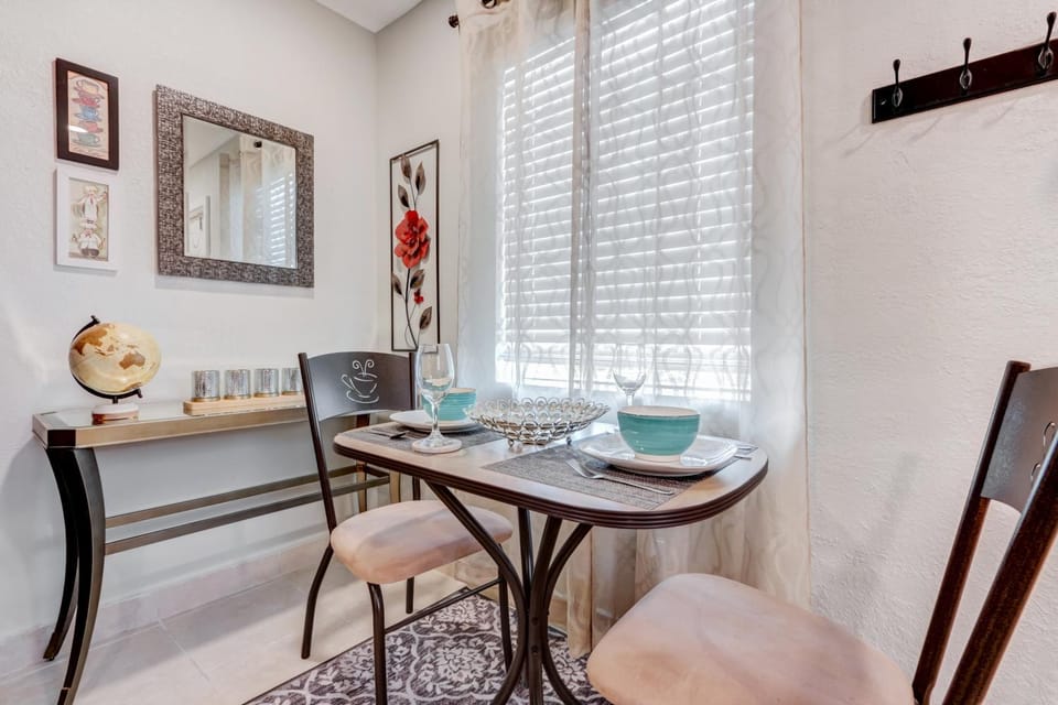Cozy Casita Esmeralda near beach Apartment in Deerfield Beach