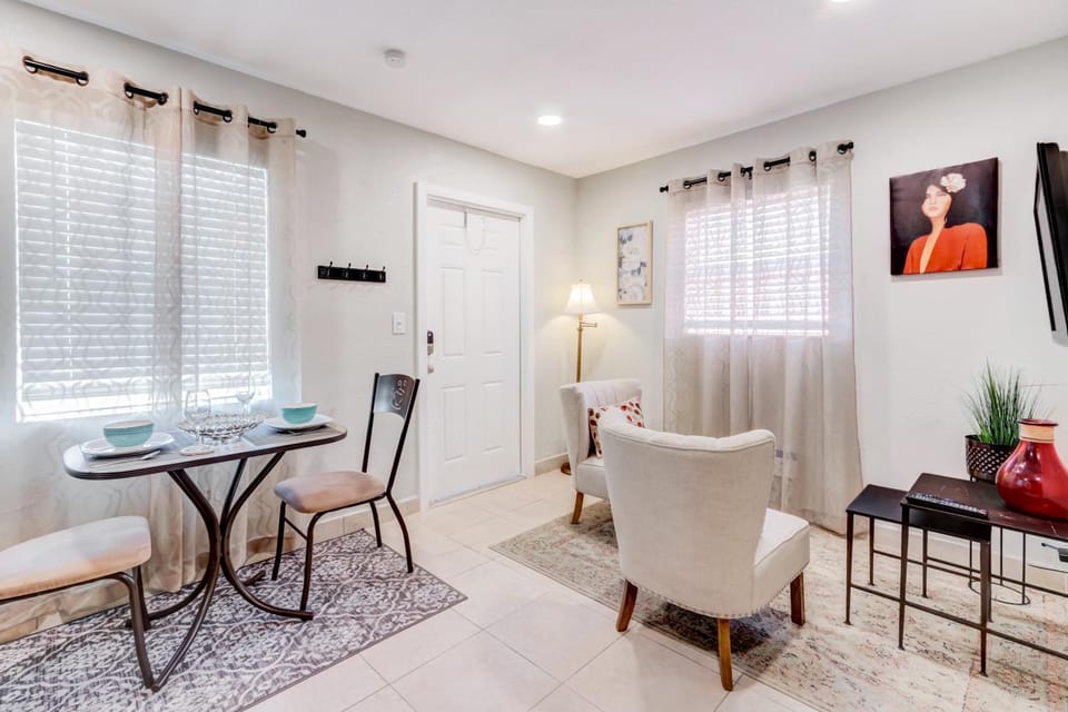 Cozy Casita Esmeralda near beach Apartment in Deerfield Beach