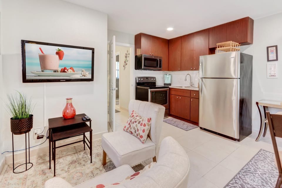 Cozy Casita Esmeralda near beach Apartment in Deerfield Beach