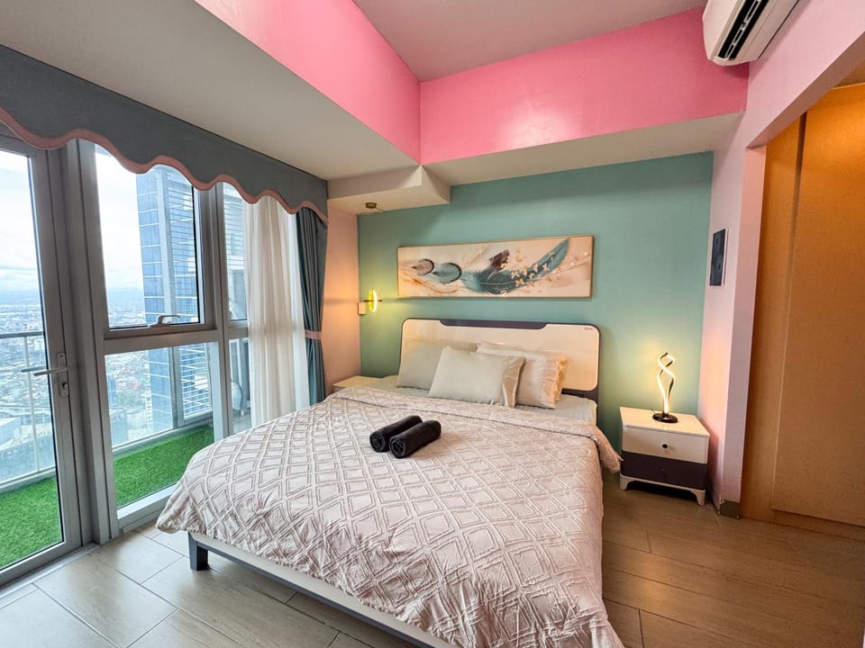 Uptown Parksuites Tower 2 4BR in BGC Taguig Apartment in Makati