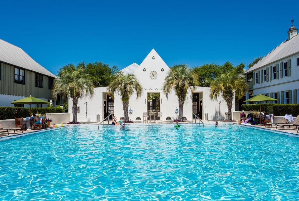 Piccadilly Carriage House House in Rosemary Beach