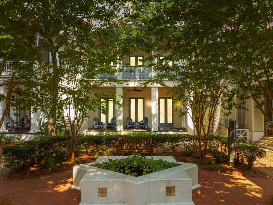 Piccadilly Cottage House in Rosemary Beach