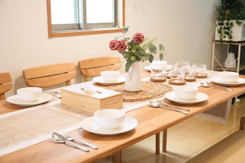 Dining area, Food