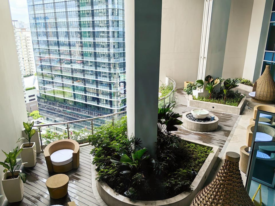 Charming 1BR in Uptown Parksuites Tower 2 BGC Apartment in Makati