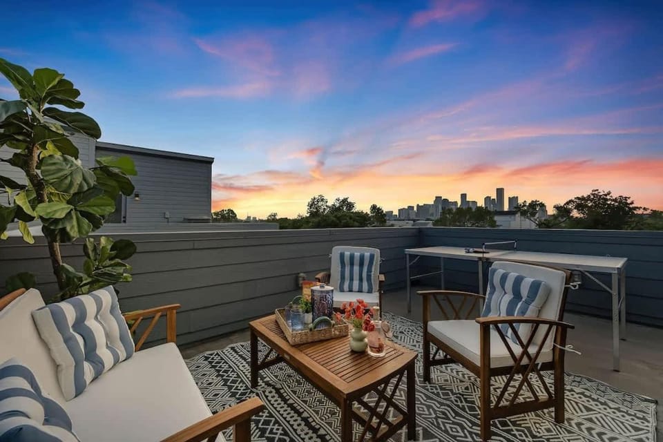 Downtown Oasis Rooftop with Skyline View House in Houston