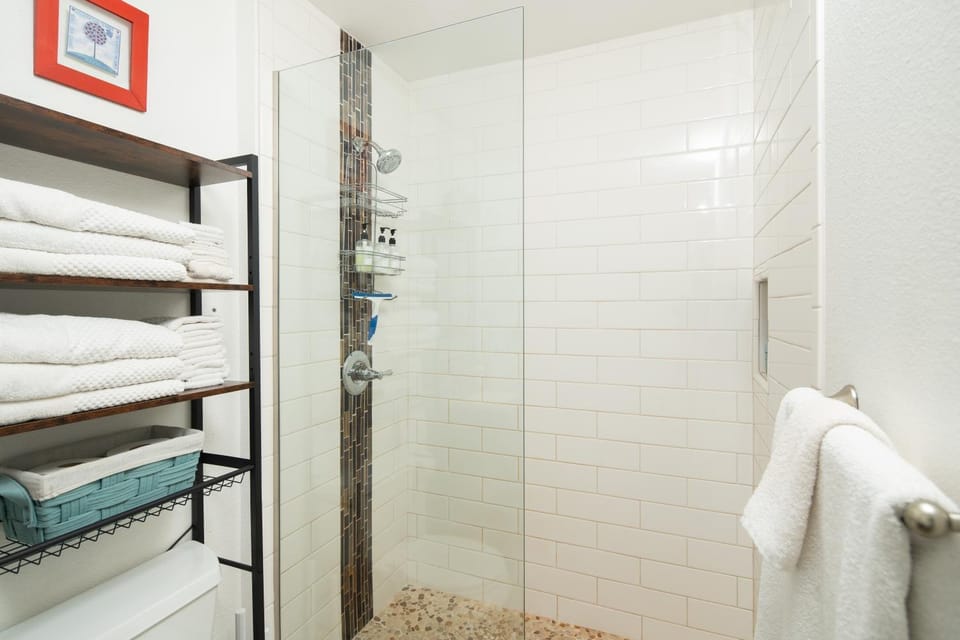 Shower, Bathroom, towels