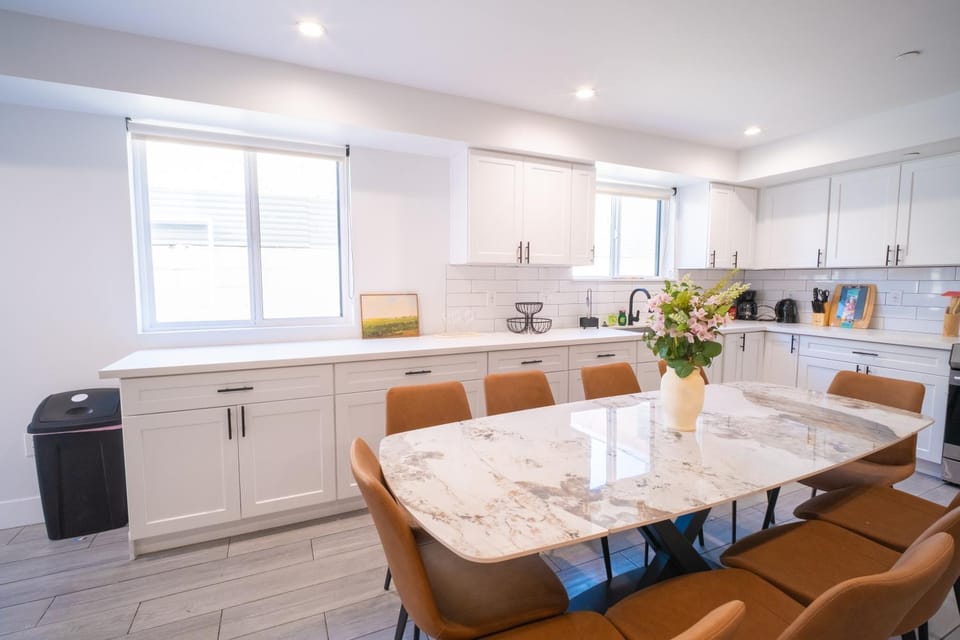 Stylish Private Ensuite Room near USC Bed and Breakfast in Los Angeles