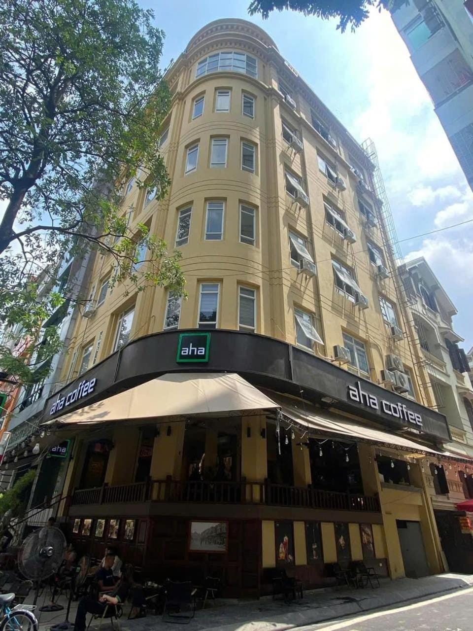 Property building, Day, Location