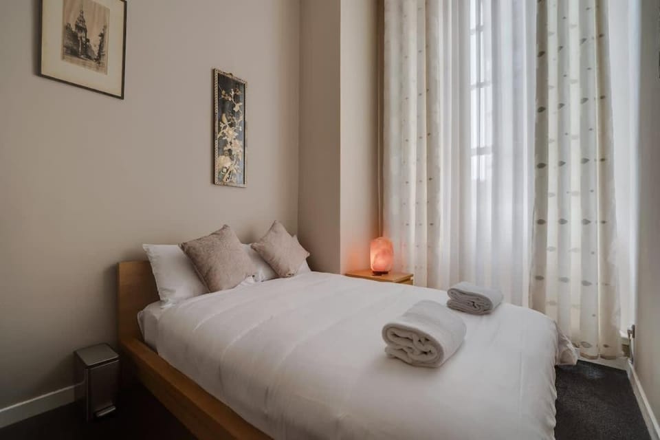 Luxurious Royal 2BR Apartment, Glasgow City Centre House in Glasgow