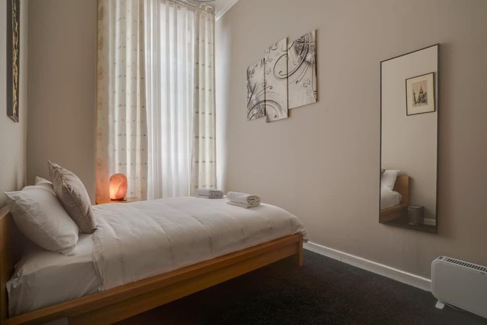 Luxurious Royal 2BR Apartment, Glasgow City Centre House in Glasgow