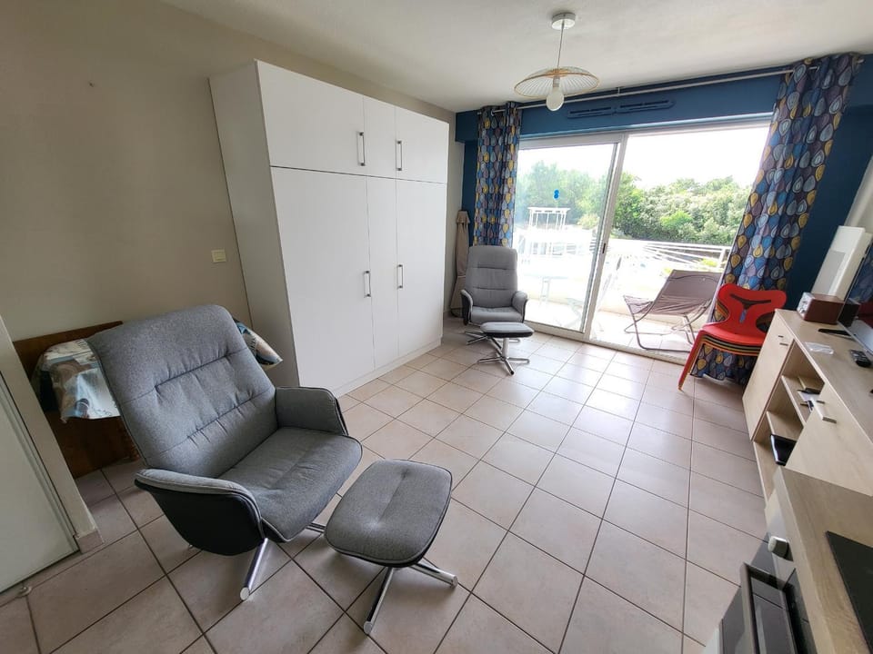 Studio rénové avec piscine et parking, proche plage - FR-1-92-955 Apartment in Château-d'Olonne