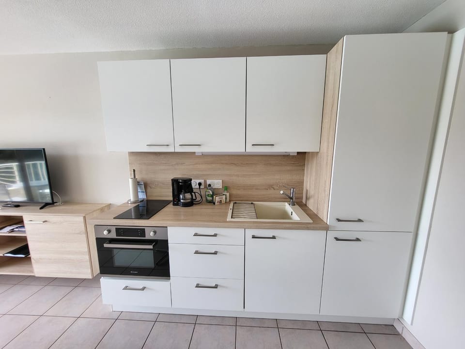 Studio rénové avec piscine et parking, proche plage - FR-1-92-955 Apartment in Château-d'Olonne