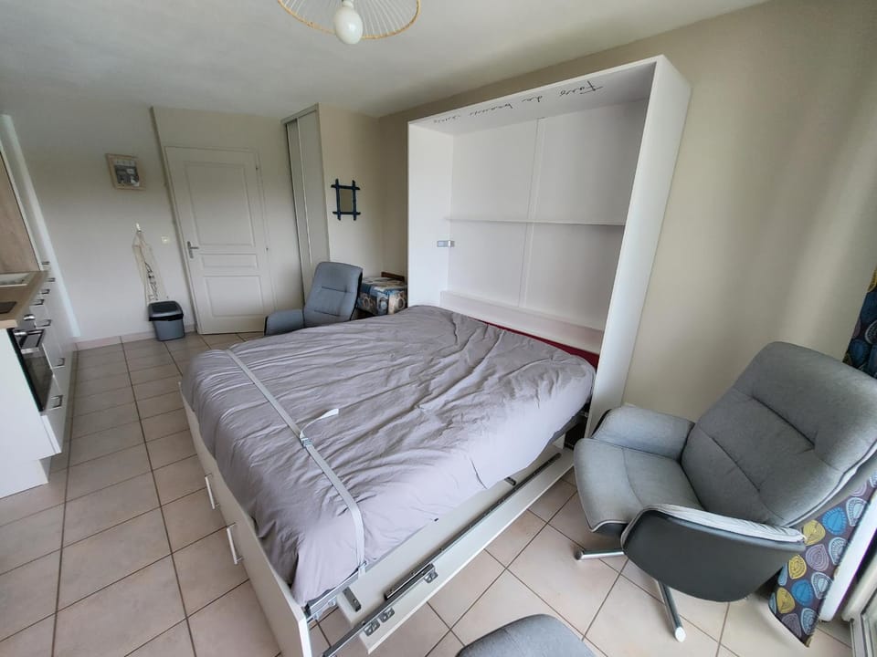 Studio rénové avec piscine et parking, proche plage - FR-1-92-955 Apartment in Château-d'Olonne