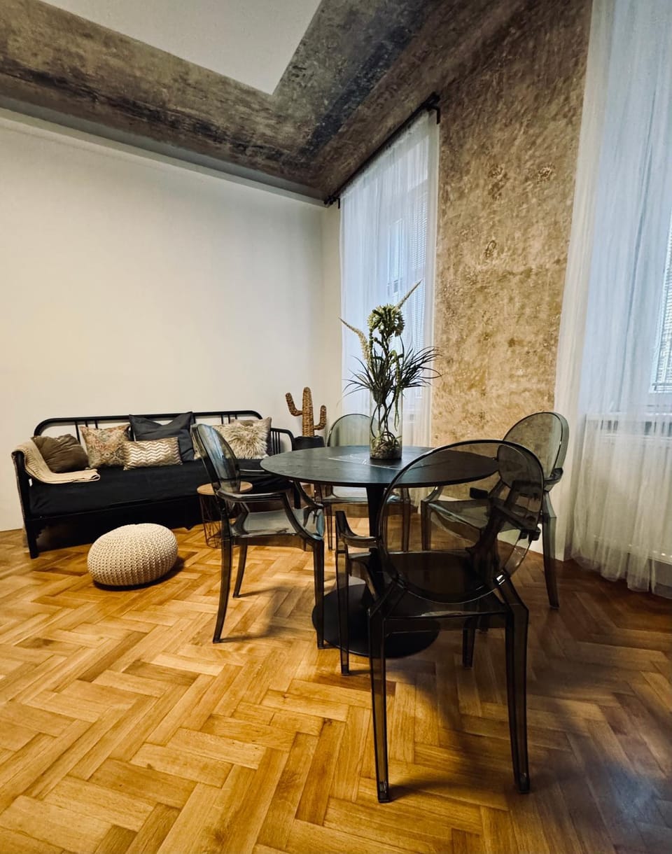 Living room, Seating area, Dining area
