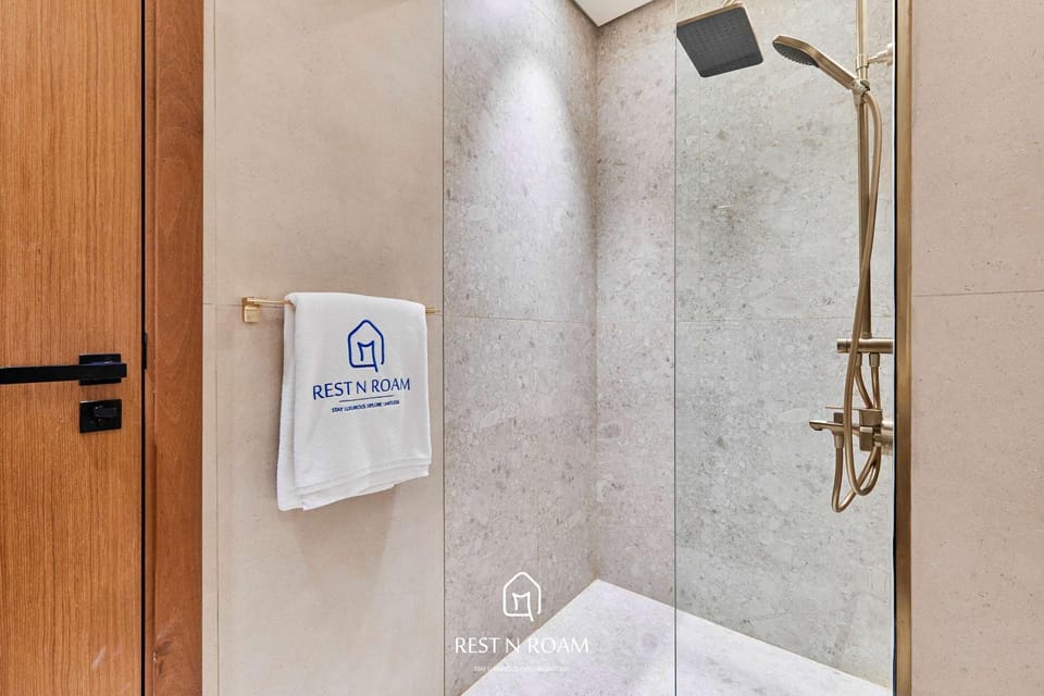 Shower, Bathroom, towels
