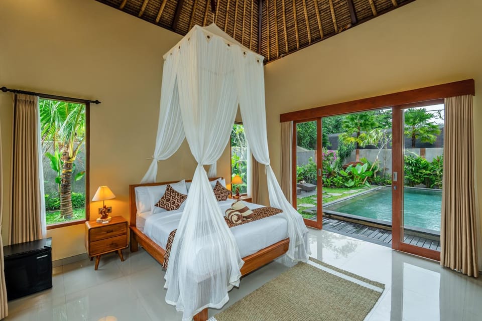 Bed, Natural landscape, Garden, Photo of the whole room, Bedroom, Garden view, Pool view, Swimming pool, sunbed, towels