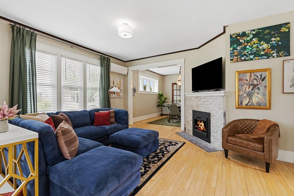 ArtGallery PrivateHotTub Sauna NearMountRushmore FamilyHome House in Rapid City